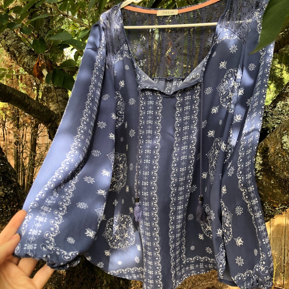 TAYLOR AND SAGE Blue blouse